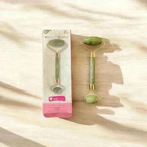 Brushworks Beauty Accessories HD Jade Roller NEW